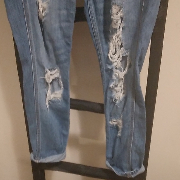 Women's Hollister Low Rise Boyfriend Distressed Jeans - Picture 5 of 16